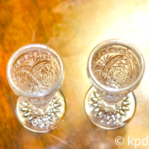 2 EAPG Pressed Glass Shot Cordial Liquor Clear Aperitif Footed - Picture 5 of 6